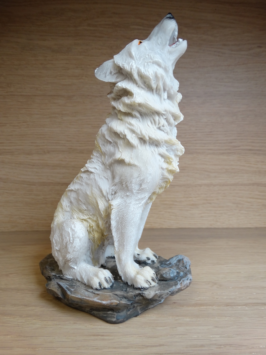 Sitting Howling Wolf - 20cm