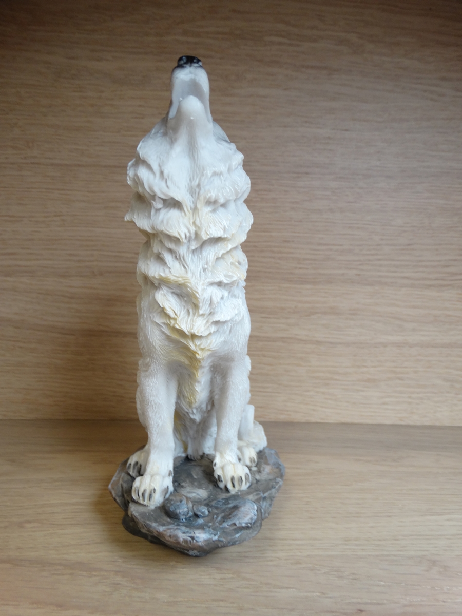 Sitting Howling Wolf - 20cm