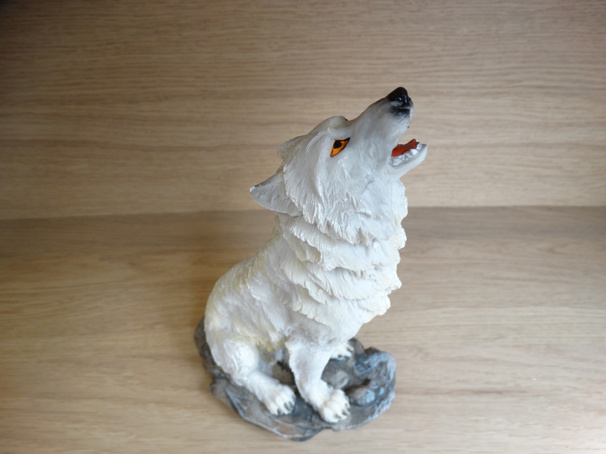 Sitting Howling Wolf - 20cm