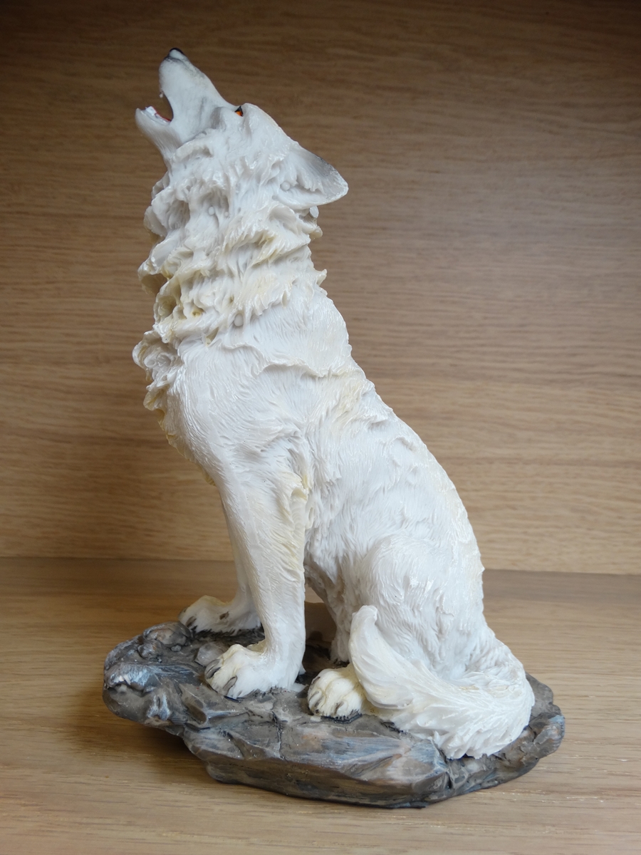 Sitting Howling Wolf - 20cm